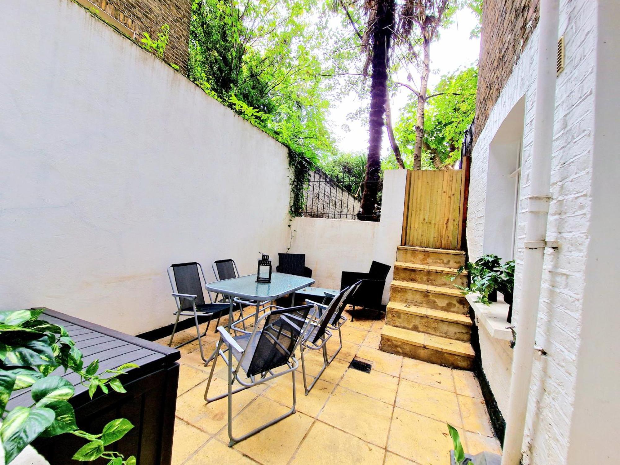 Spacious & Cosy 2 Bedroom Home Plus 2 Sofa-Beds With Private Entrance And Back Patio, 3 Min Walk To Earl'S Court Station London Exterior photo