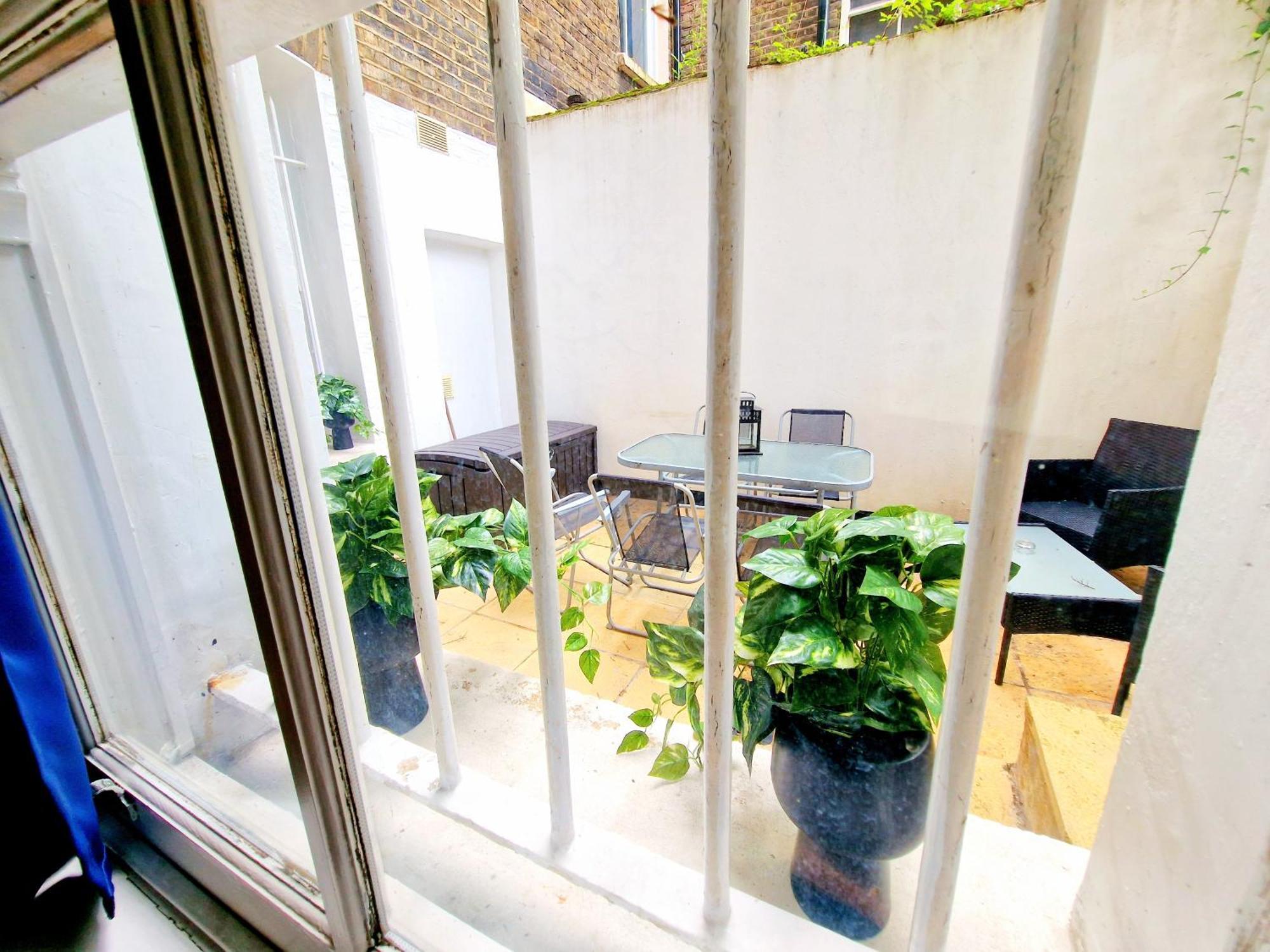Spacious & Cosy 2 Bedroom Home Plus 2 Sofa-Beds With Private Entrance And Back Patio, 3 Min Walk To Earl'S Court Station London Exterior photo