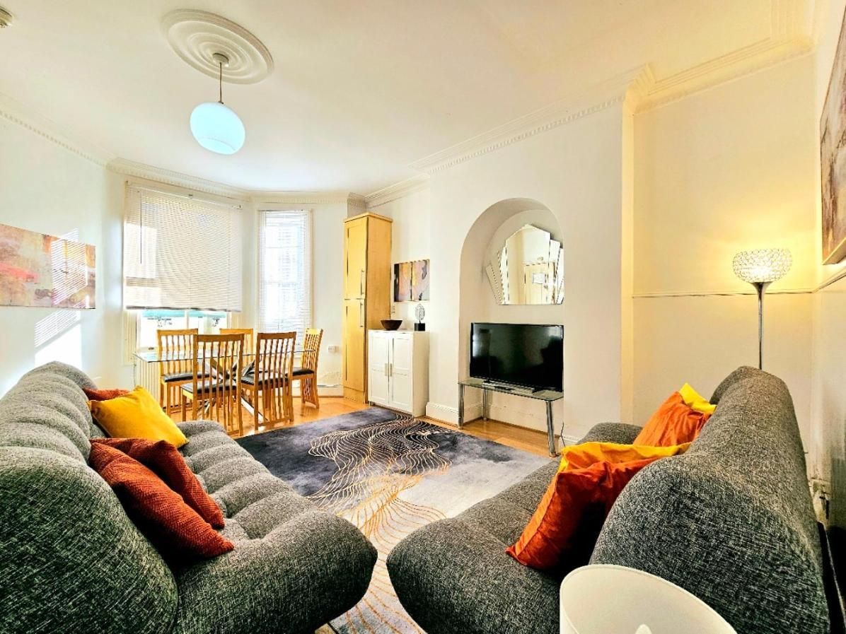 Spacious & Cosy 2 Bedroom Home Plus 2 Sofa-Beds With Private Entrance And Back Patio, 3 Min Walk To Earl'S Court Station London Exterior photo
