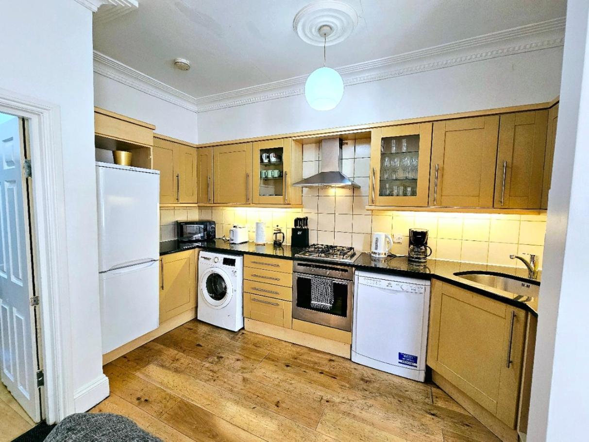 Spacious & Cosy 2 Bedroom Home Plus 2 Sofa-Beds With Private Entrance And Back Patio, 3 Min Walk To Earl'S Court Station London Exterior photo