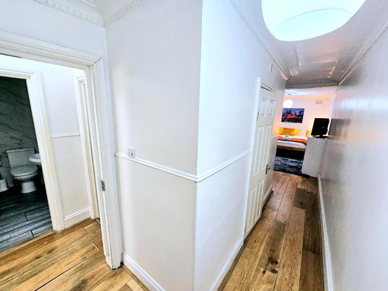 Spacious & Cosy 2 Bedroom Home Plus 2 Sofa-Beds With Private Entrance And Back Patio, 3 Min Walk To Earl'S Court Station London Exterior photo