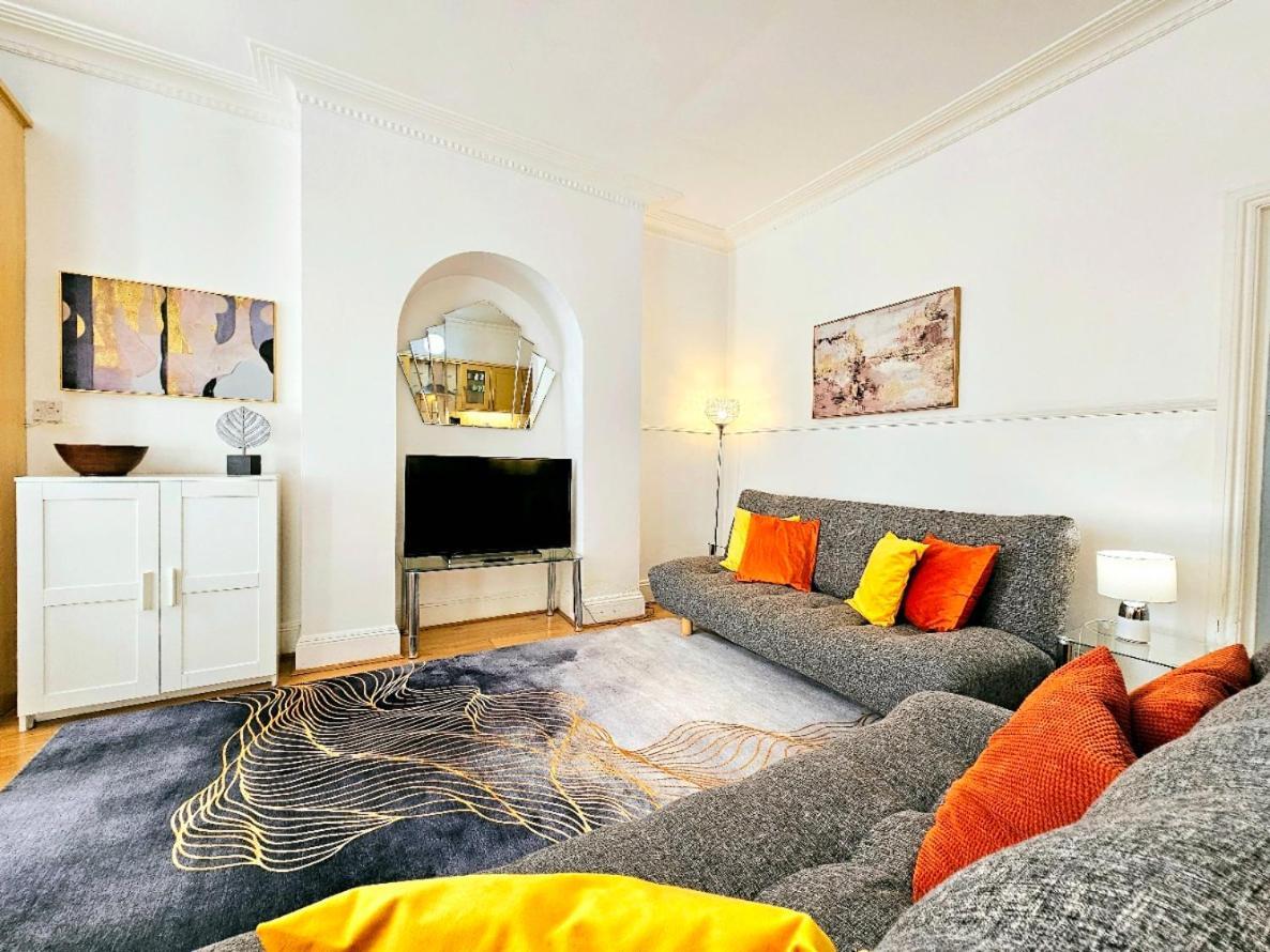 Spacious & Cosy 2 Bedroom Home Plus 2 Sofa-Beds With Private Entrance And Back Patio, 3 Min Walk To Earl'S Court Station London Exterior photo