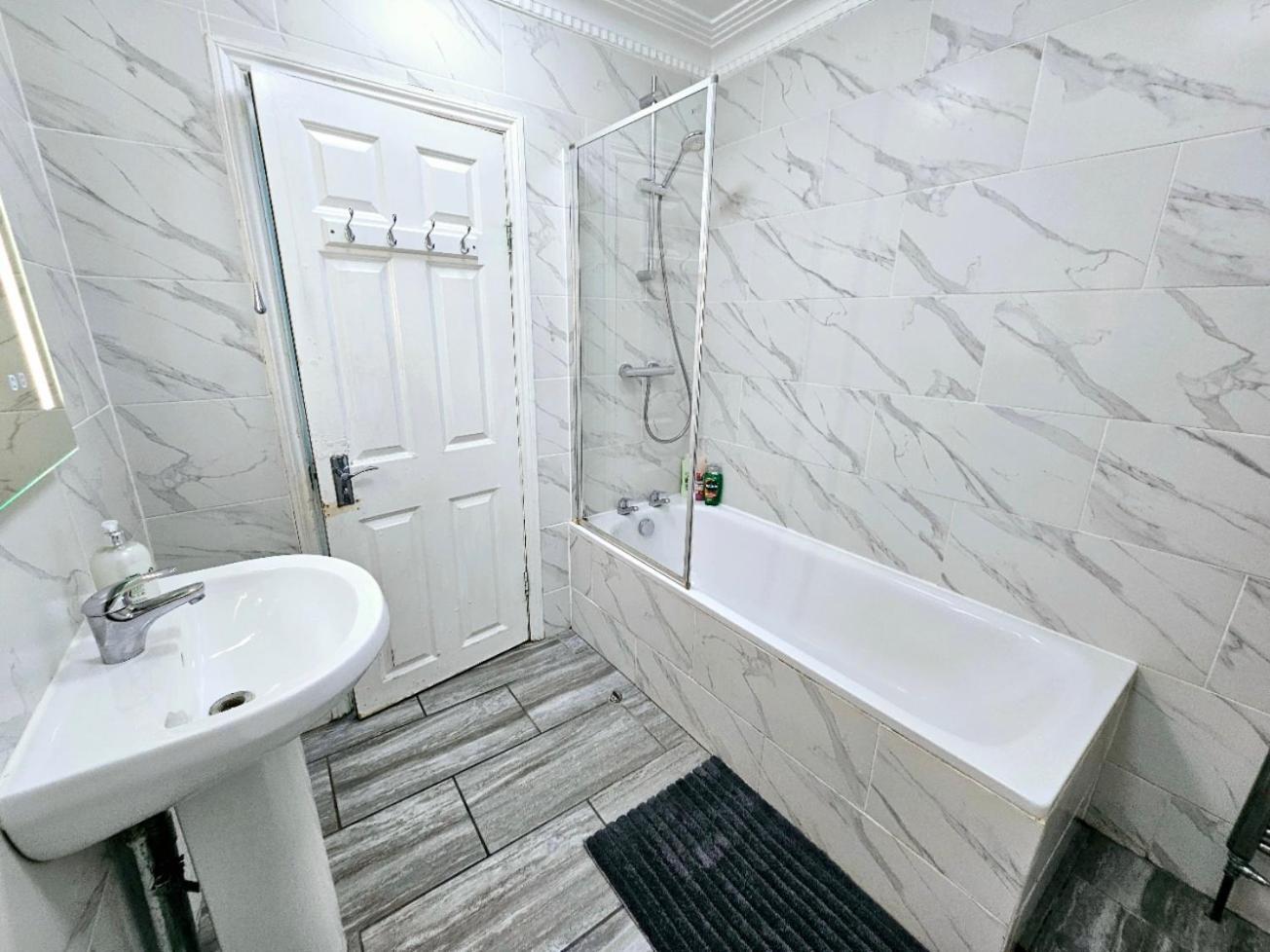 Spacious & Cosy 2 Bedroom Home Plus 2 Sofa-Beds With Private Entrance And Back Patio, 3 Min Walk To Earl'S Court Station London Exterior photo